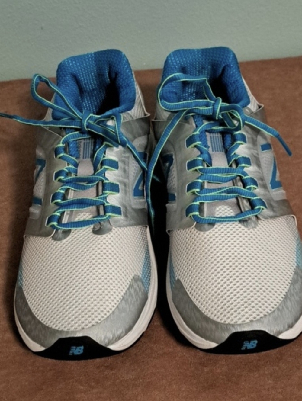 Optimum Control Running Shoes Size 8 White & Turquoise 3040